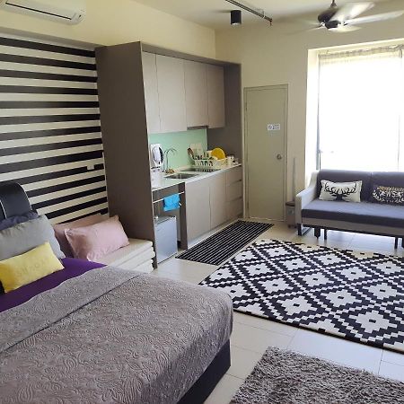 Mufasa Suites At Tamarind Suites With Wifi Netflix Coway Level 8 Сиберджая Екстериор снимка
