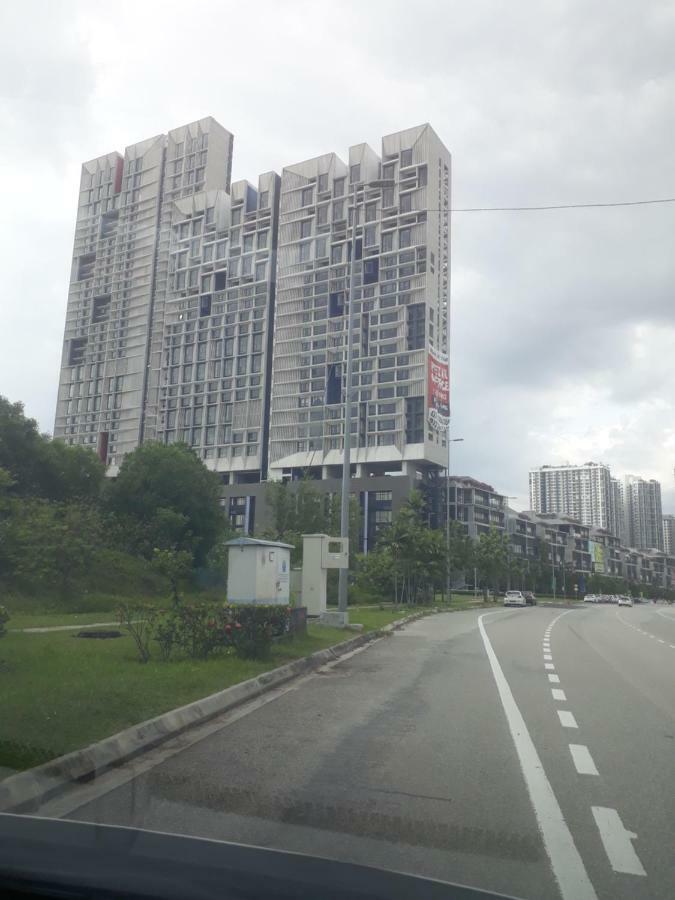 Mufasa Suites At Tamarind Suites With Wifi Netflix Coway Level 8 Сиберджая Екстериор снимка